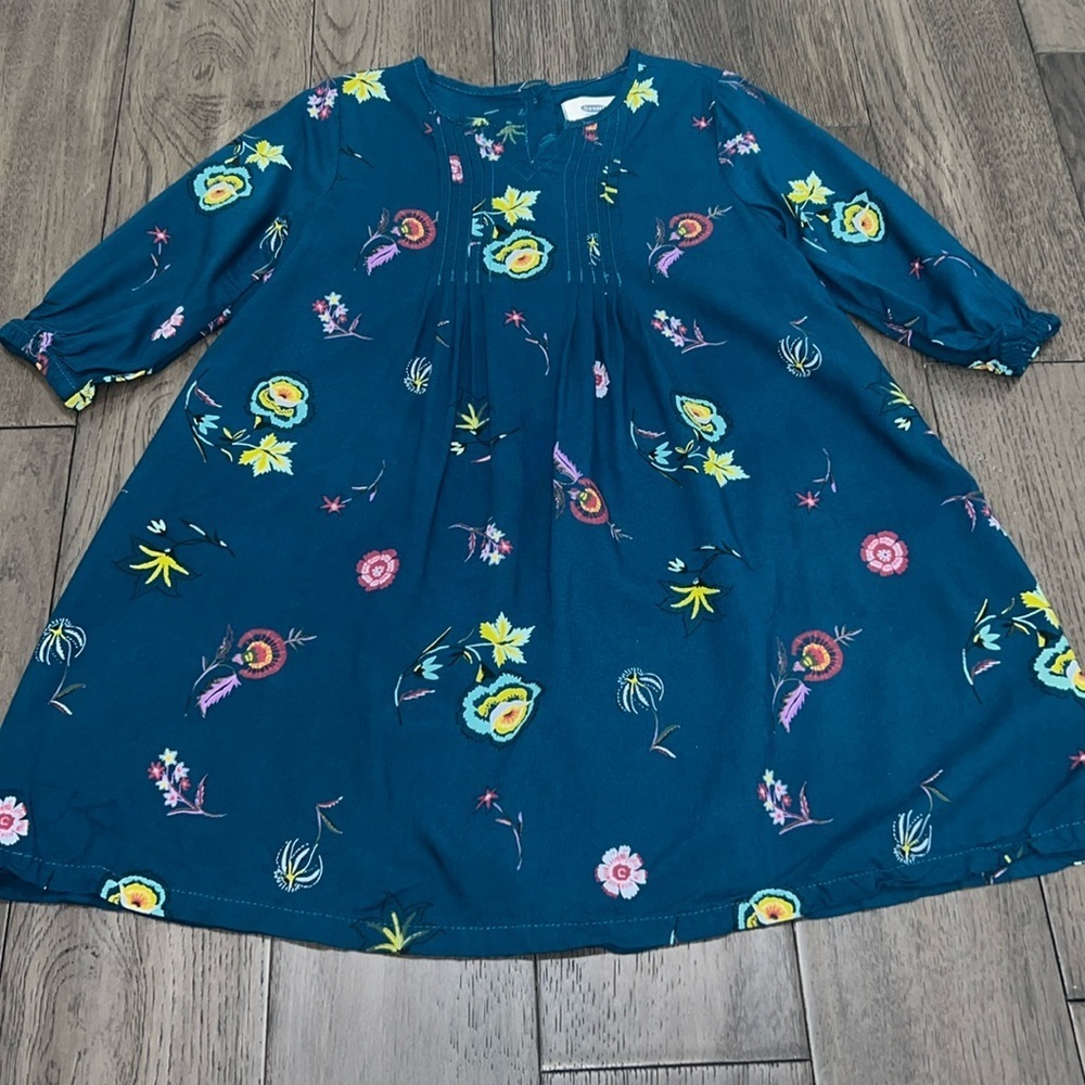 NWOT Old Navy three-quarter length sleeve flowey floral pleated style dress